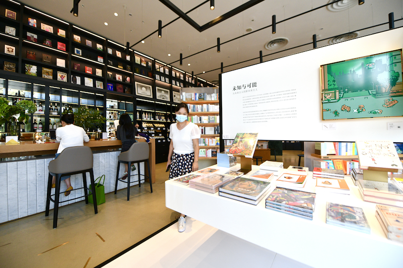 Books Share Beauty with Night Scenery(1)