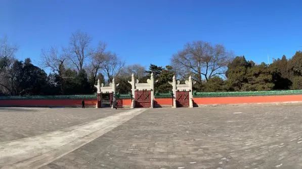 Circular Mound Altar in Ritan Park Opens(1)
