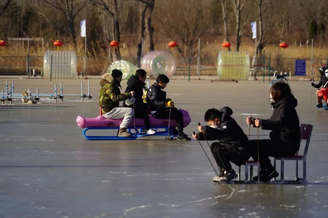 Chaoyang’s 80,000-Square-Meter Ice Rink Opens(2)